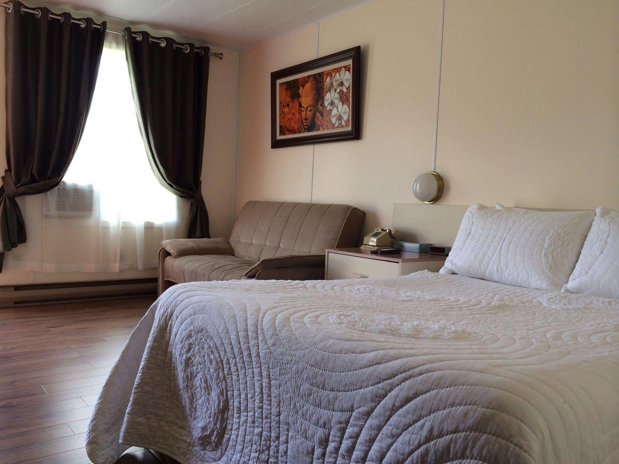 Motel De La Pente Douce Magog Bagian luar foto